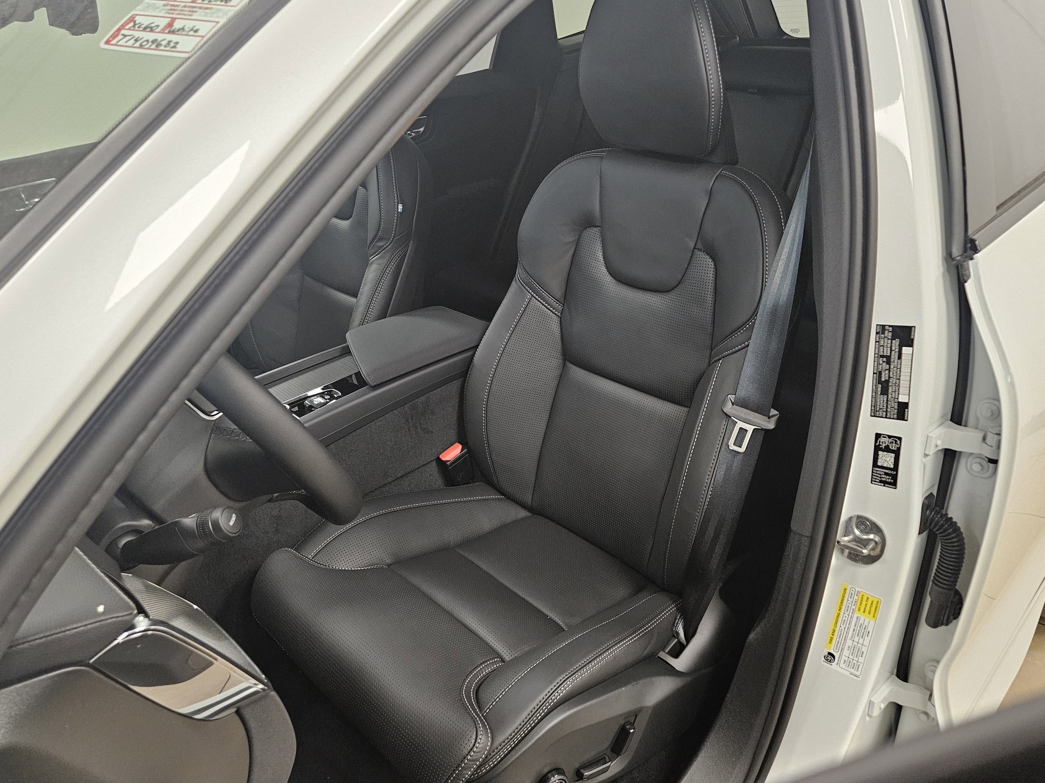 2026 Volvo XC60 Plug-In Hybrid Ultra Black Edition