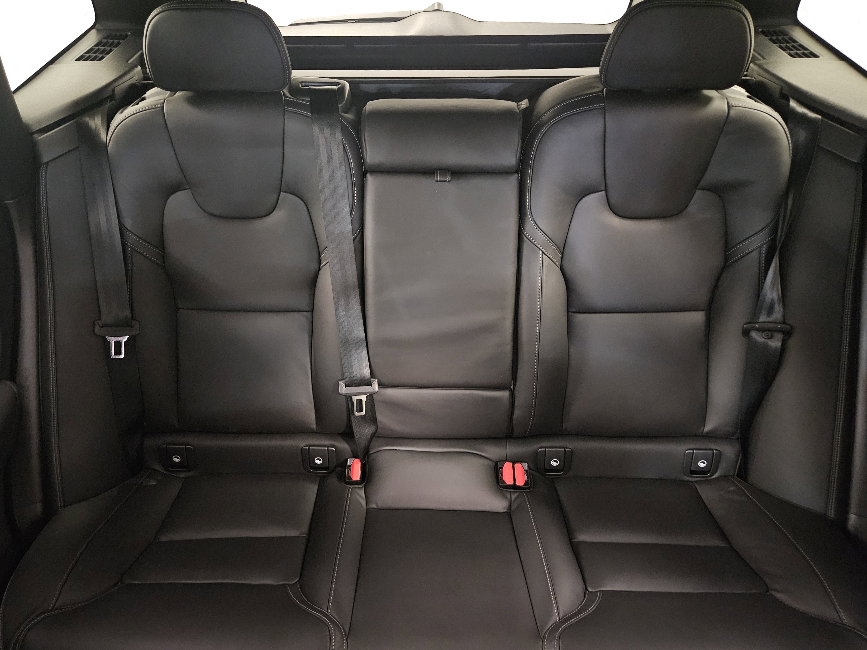 2026 Volvo XC60 Plug-In Hybrid Ultra Black Edition