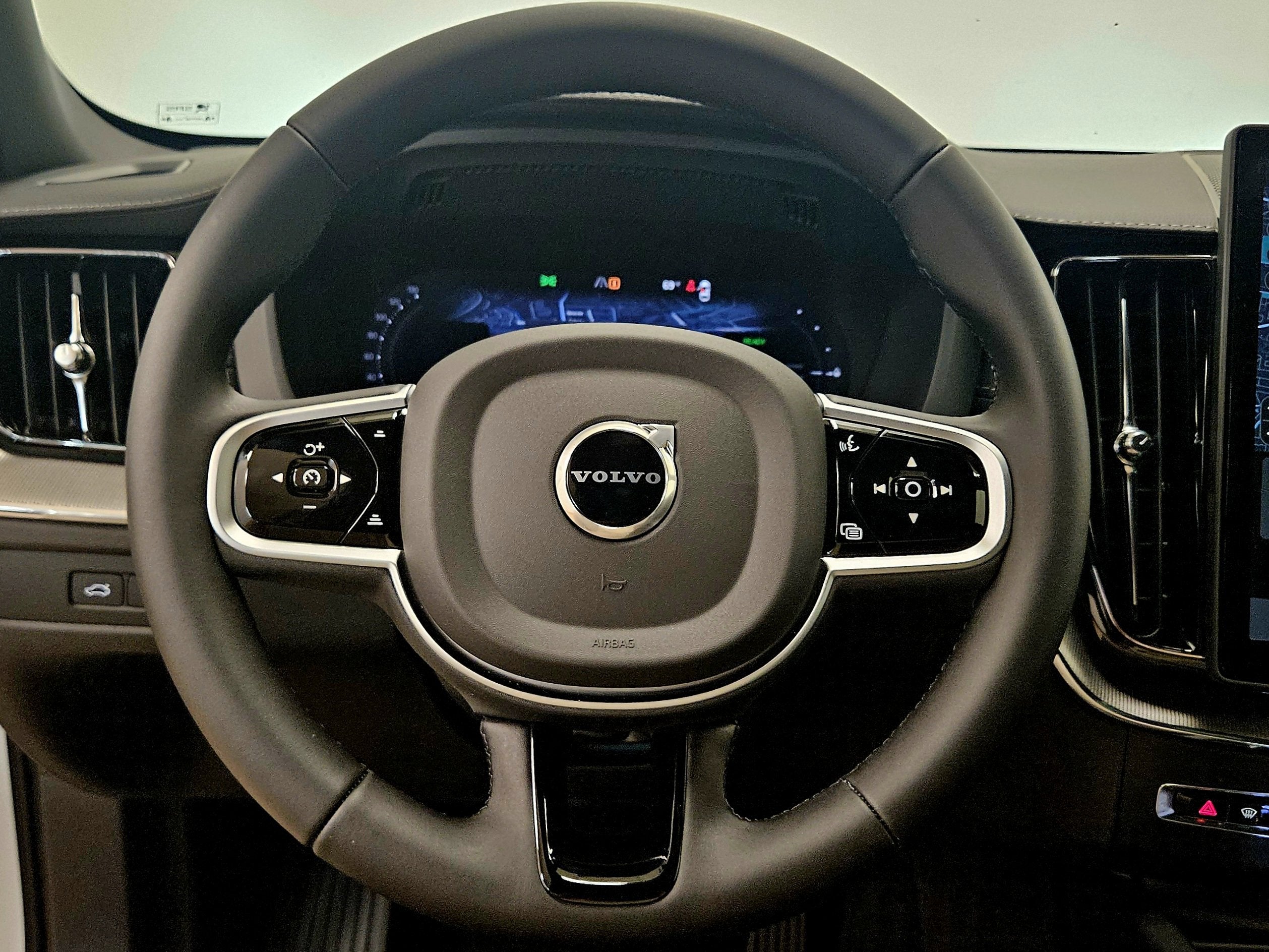 2026 Volvo XC60 Plug-In Hybrid Ultra Black Edition