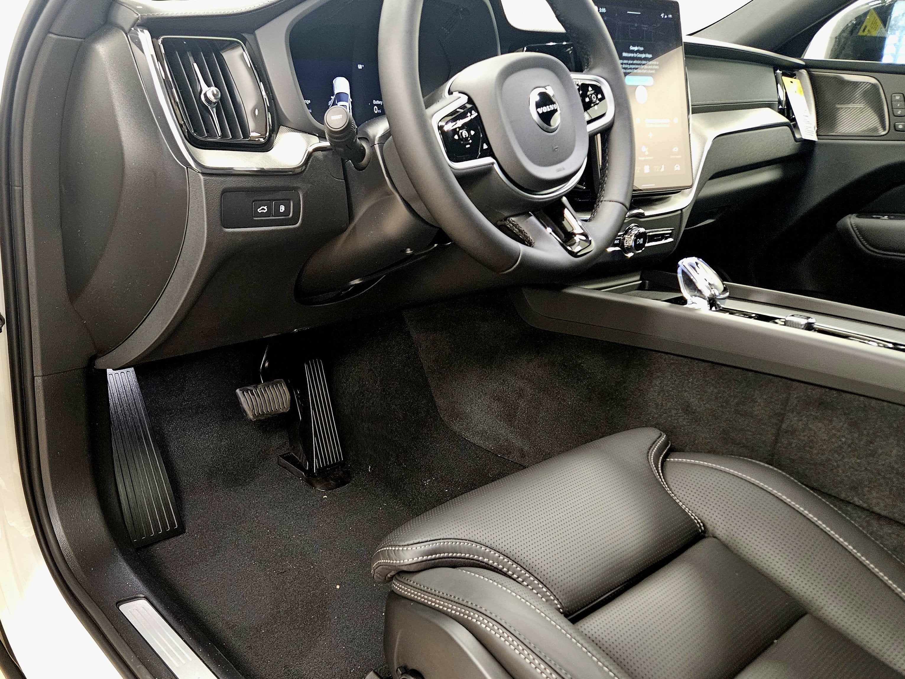 2026 Volvo XC60 Plug-In Hybrid Ultra Black Edition