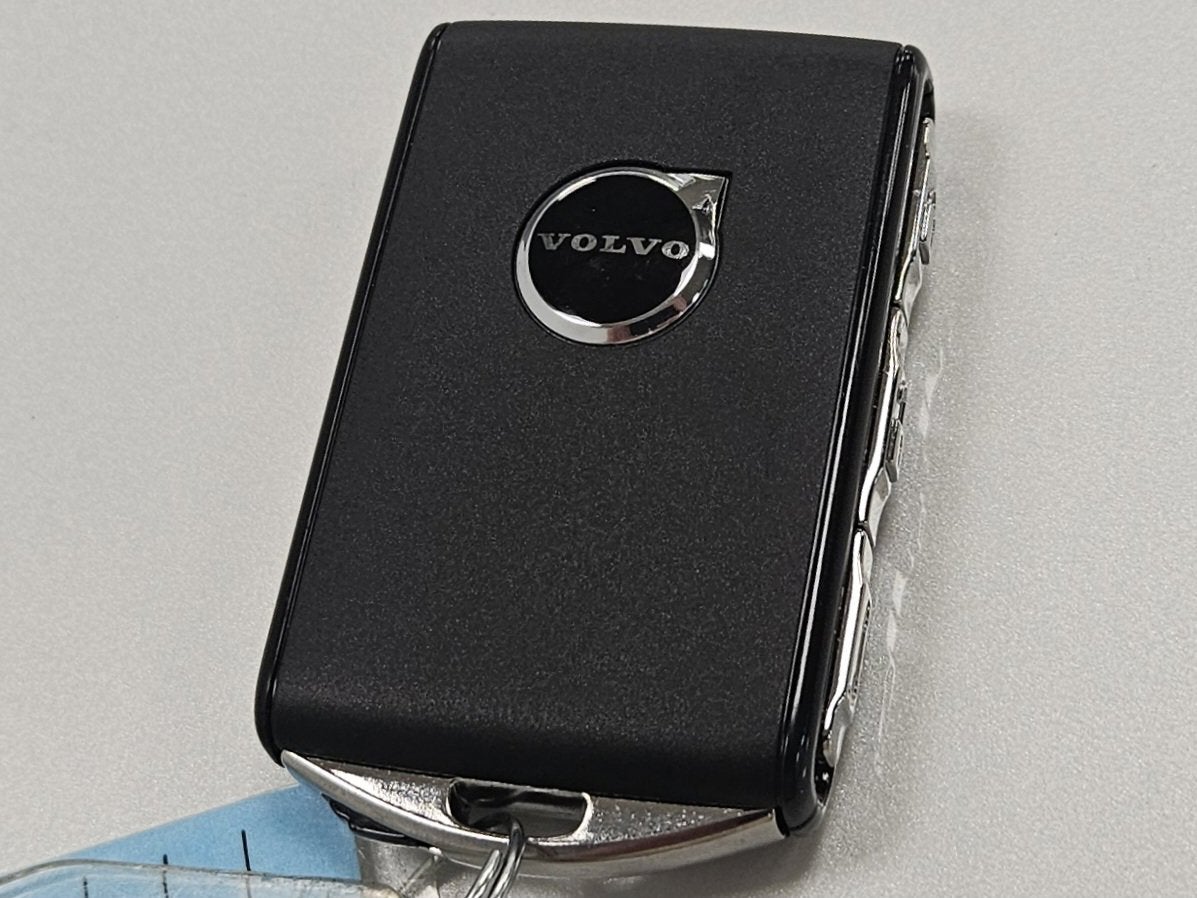 2026 Volvo XC60 Plug-In Hybrid Ultra Black Edition