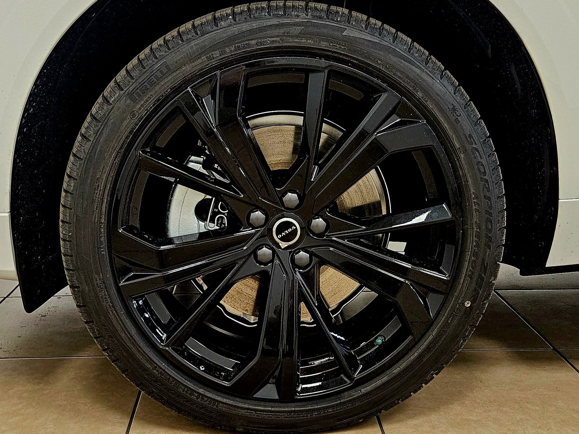 2026 Volvo XC60 Plug-In Hybrid Ultra Black Edition