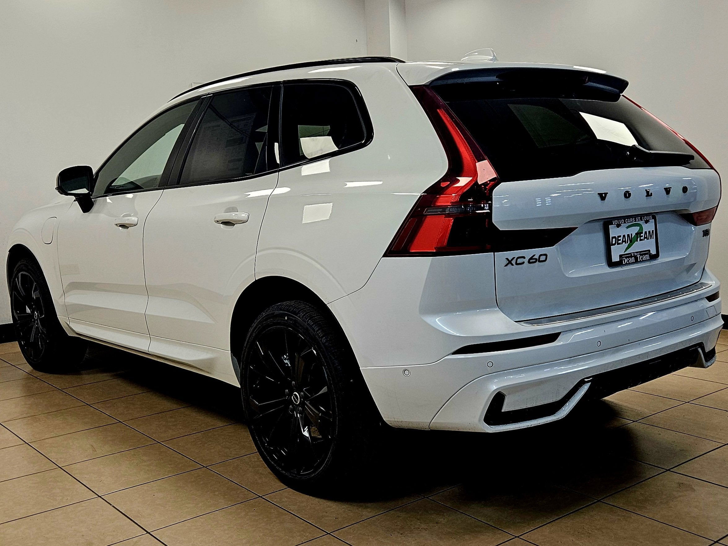2026 Volvo XC60 Plug-In Hybrid Ultra Black Edition