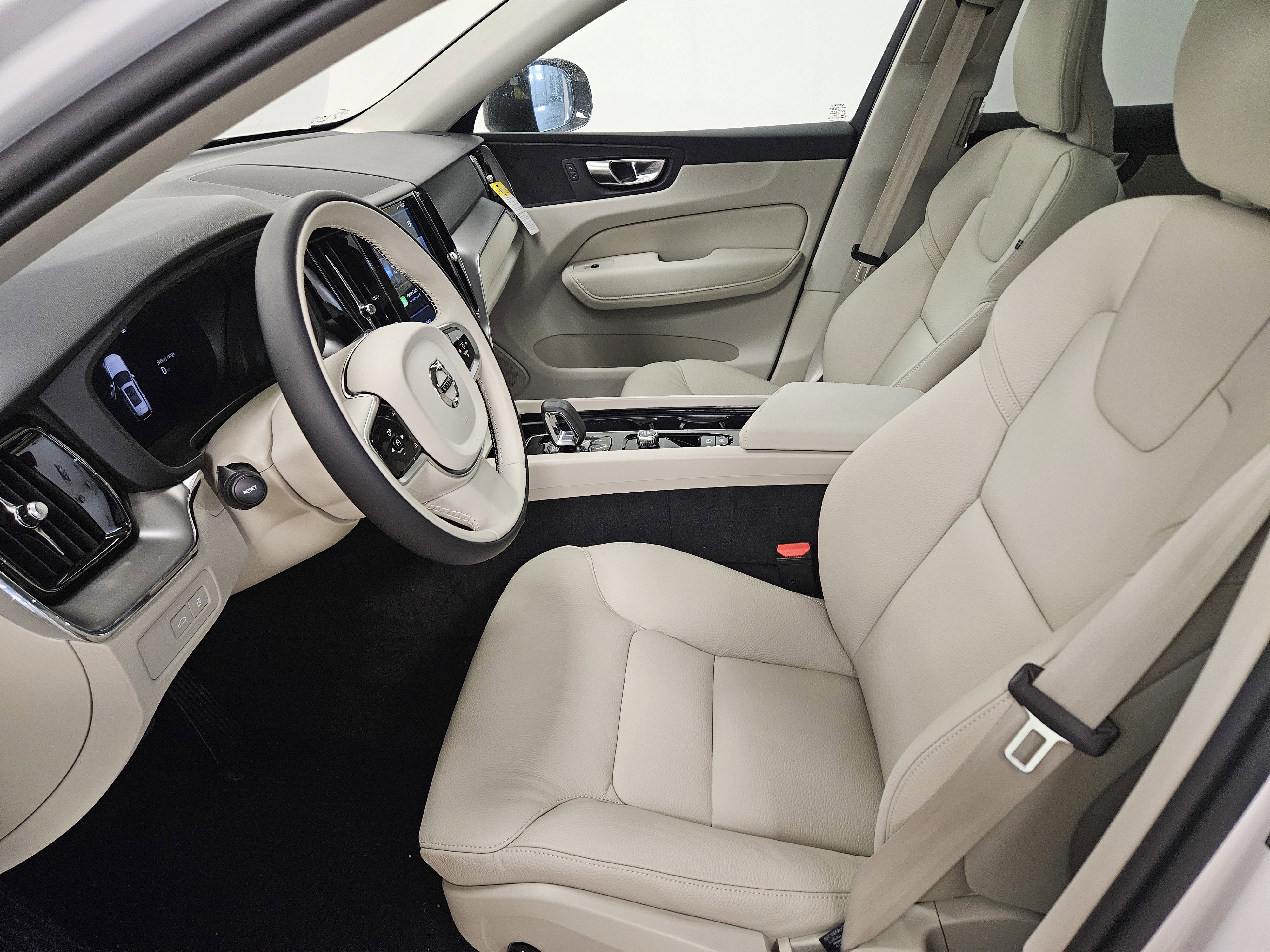 2025 Volvo XC60 Plug-In Hybrid Core