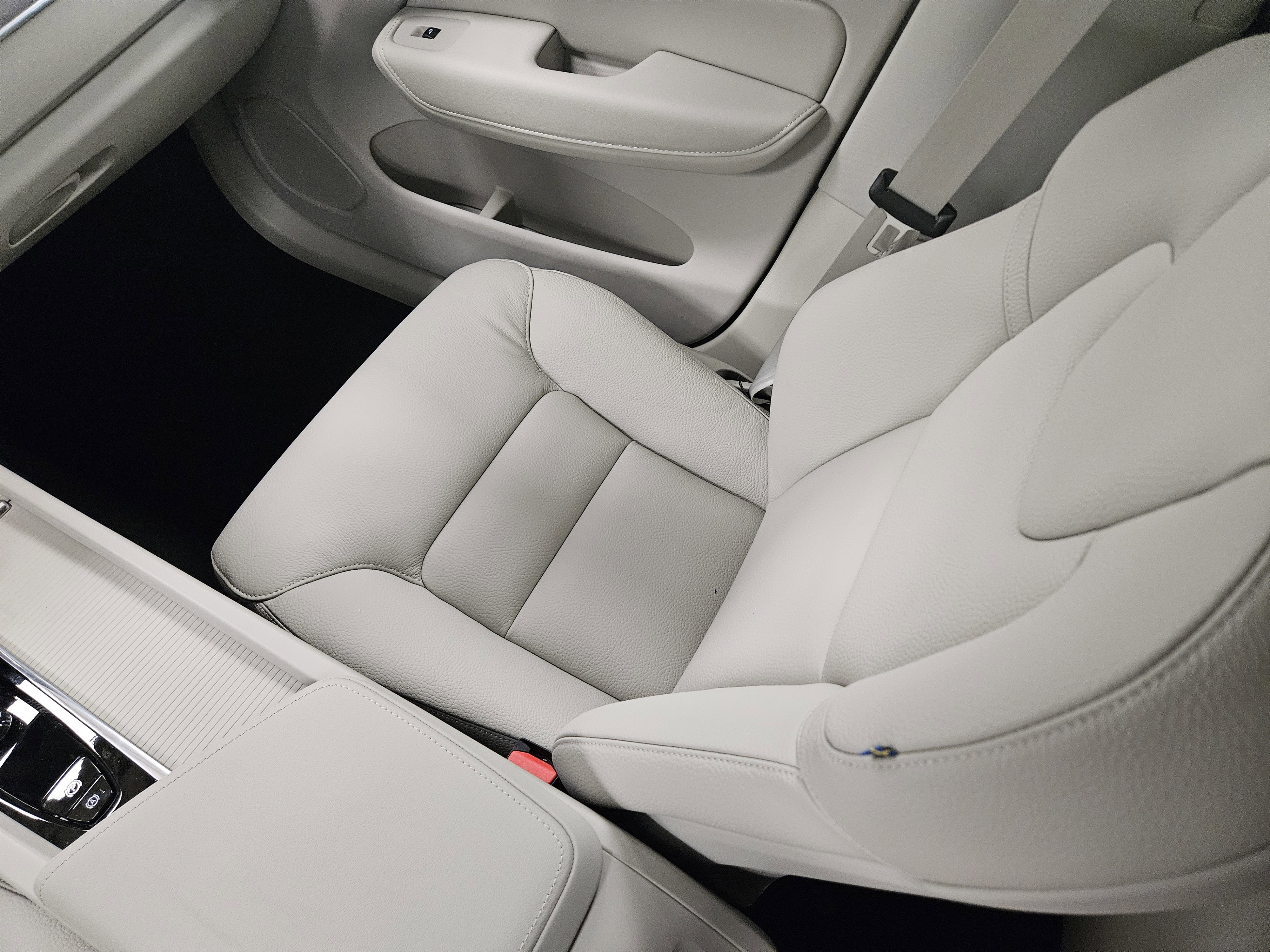 2025 Volvo XC60 Plug-In Hybrid Core