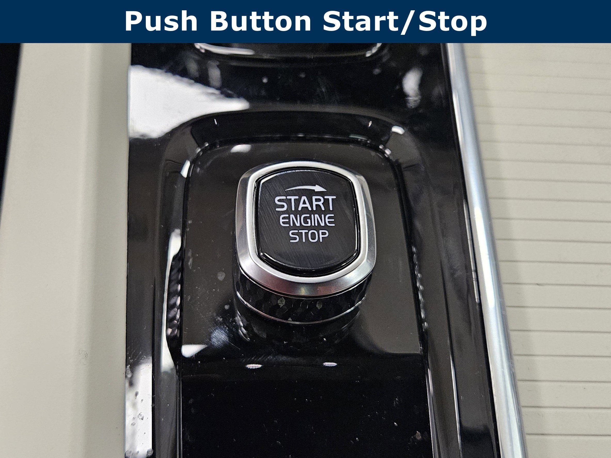 2025 Volvo XC60 Plug-In Hybrid Core