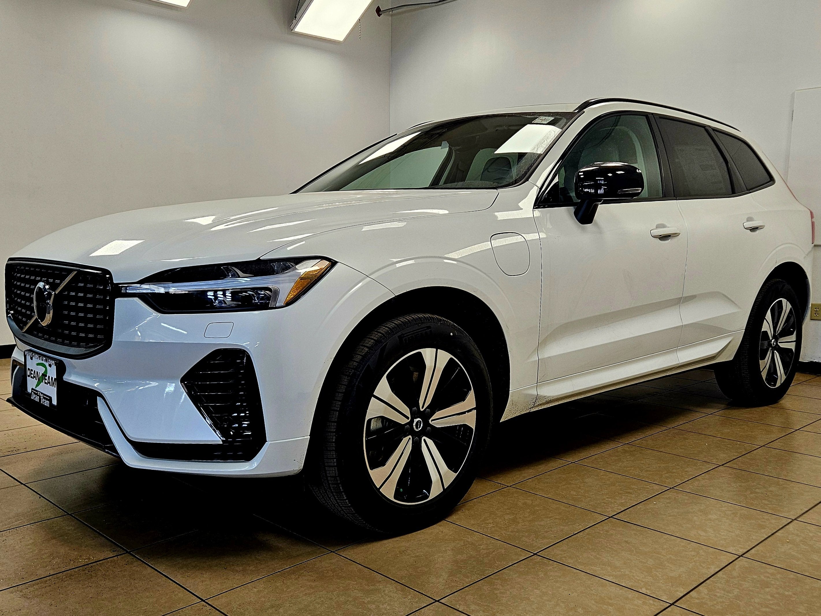 2025 Volvo XC60 Plug-In Hybrid Core