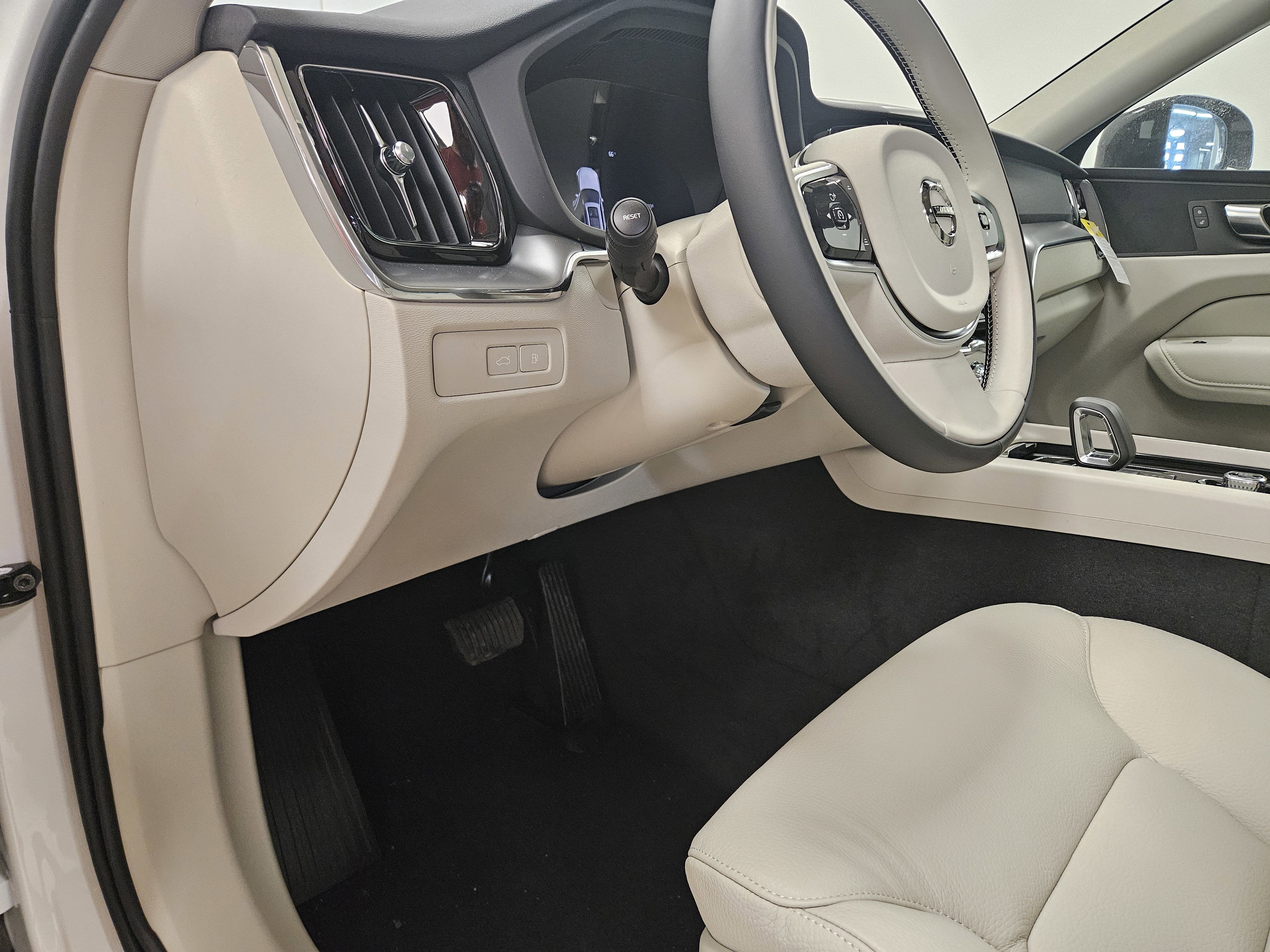 2025 Volvo XC60 Plug-In Hybrid Core