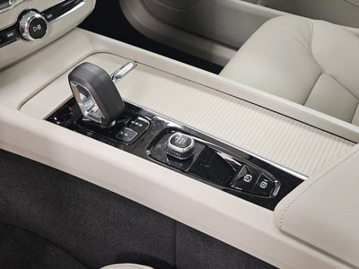 2025 Volvo XC60 Plug-In Hybrid Core