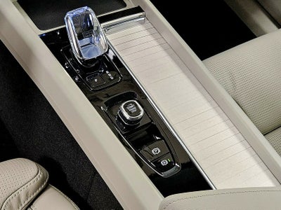 2026 Volvo XC60 Plug-In Hybrid Ultra