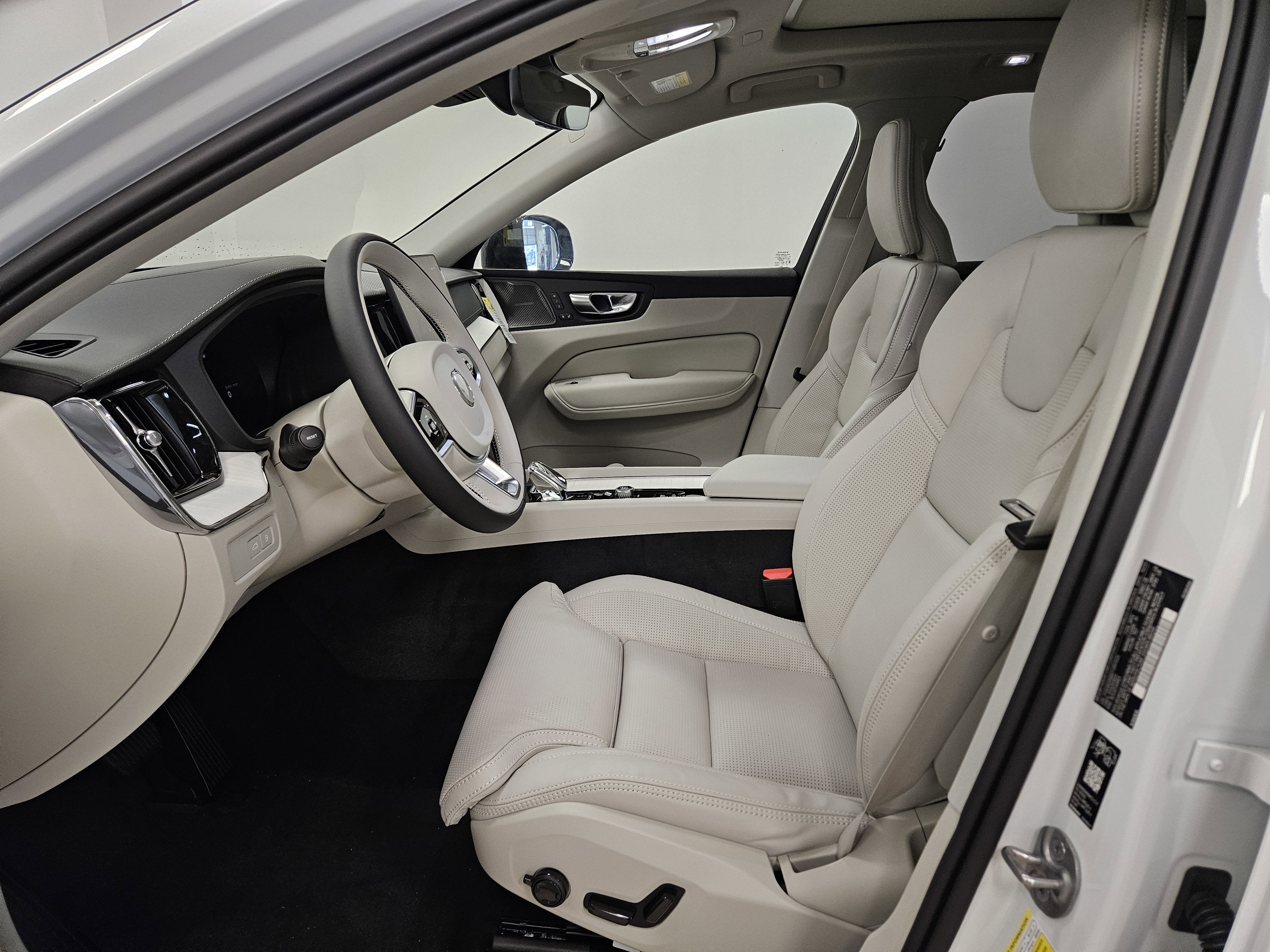 2026 Volvo XC60 Plug-In Hybrid Ultra