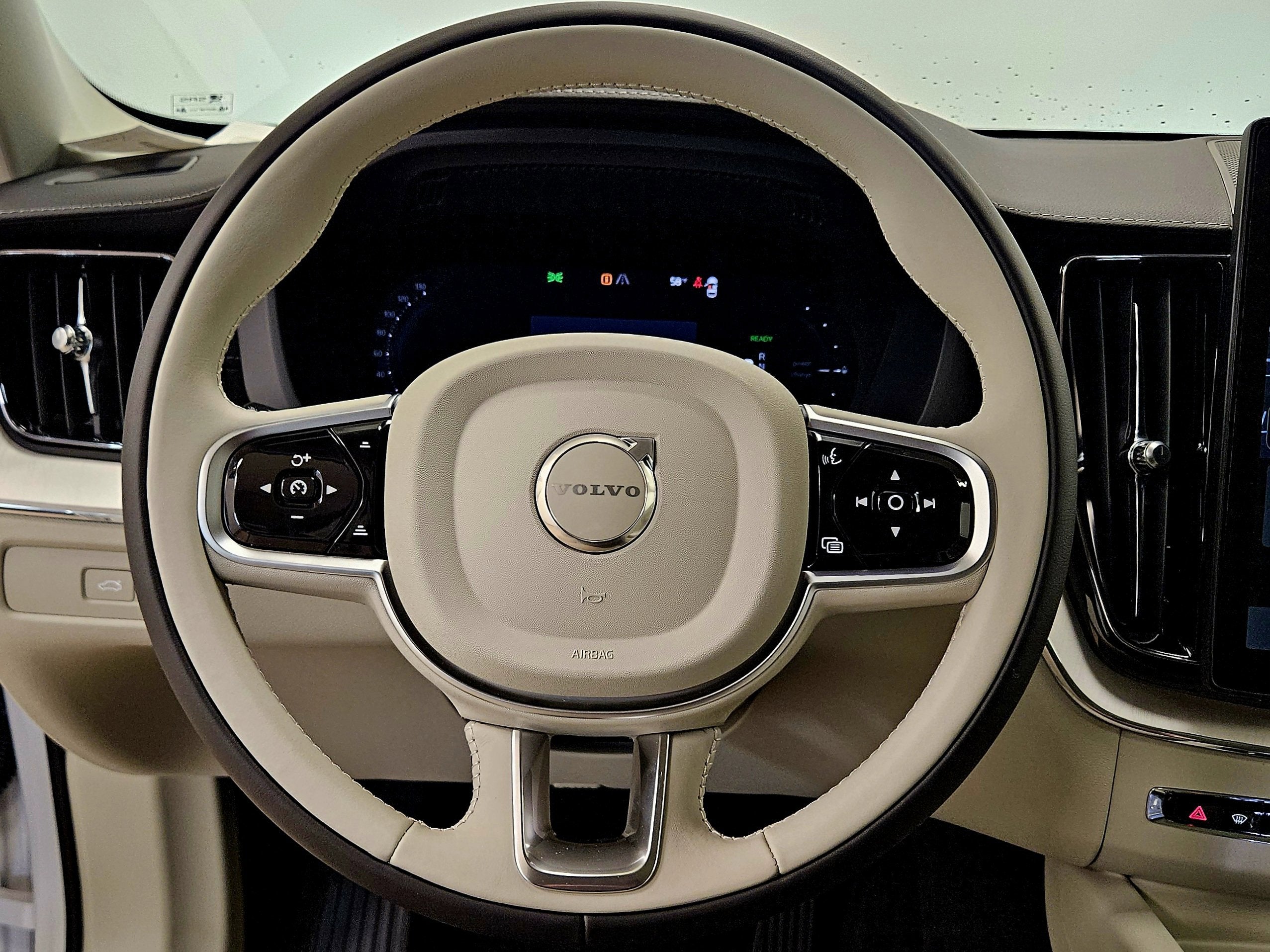 2026 Volvo XC60 Plug-In Hybrid Ultra