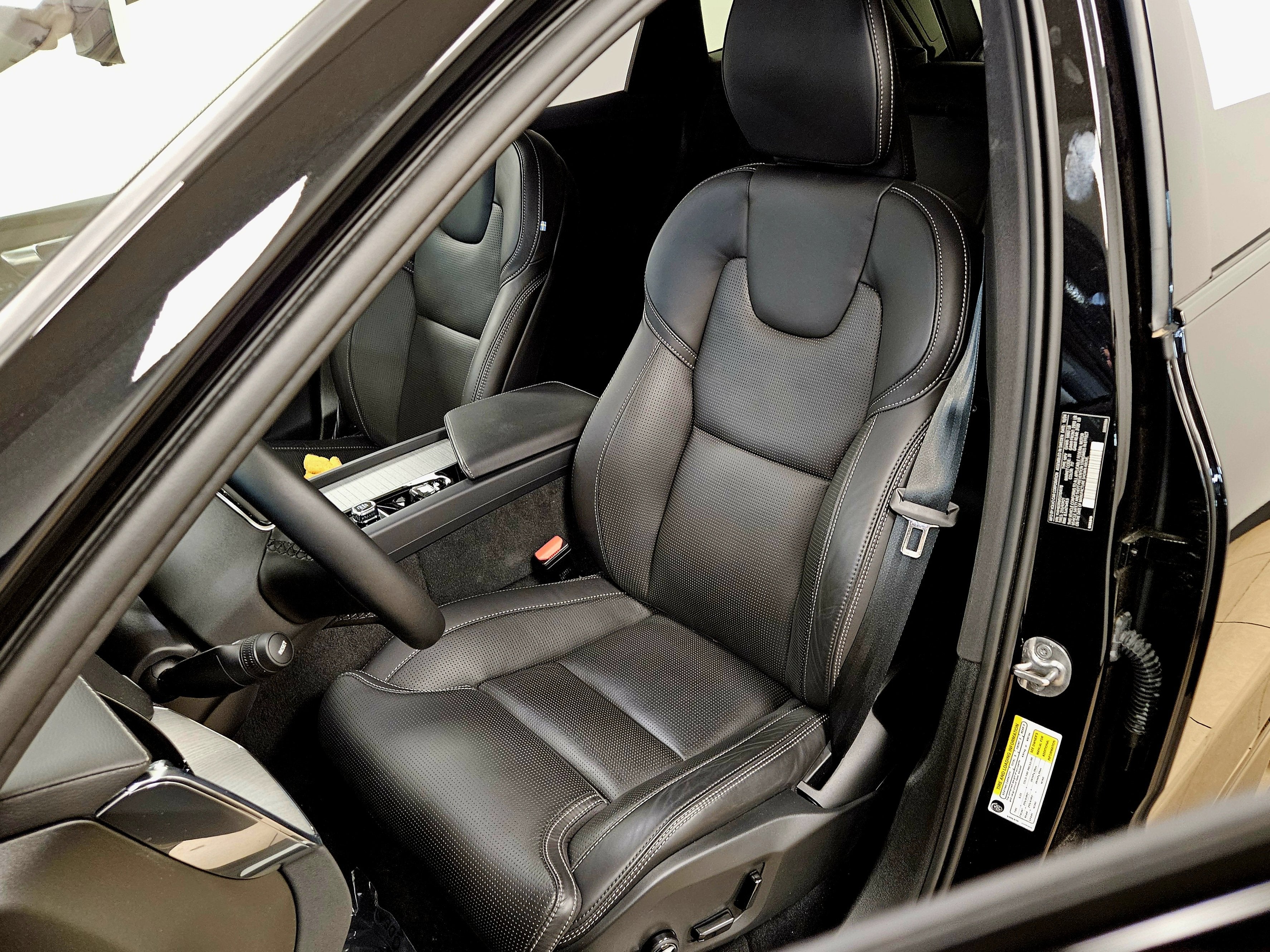 2025 Volvo XC60 Plug-In Hybrid Ultra