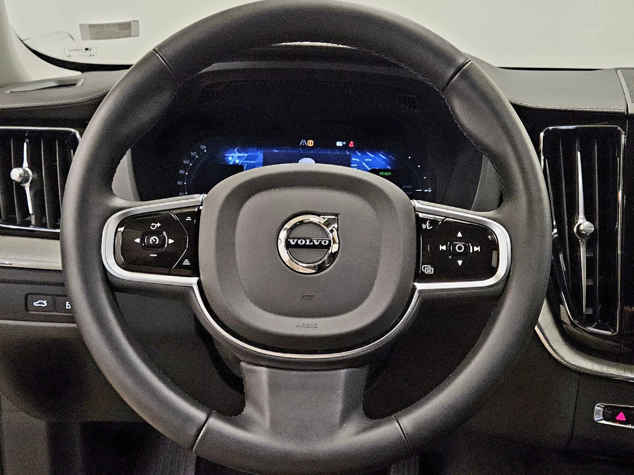 2025 Volvo XC60 Plug-In Hybrid Ultra