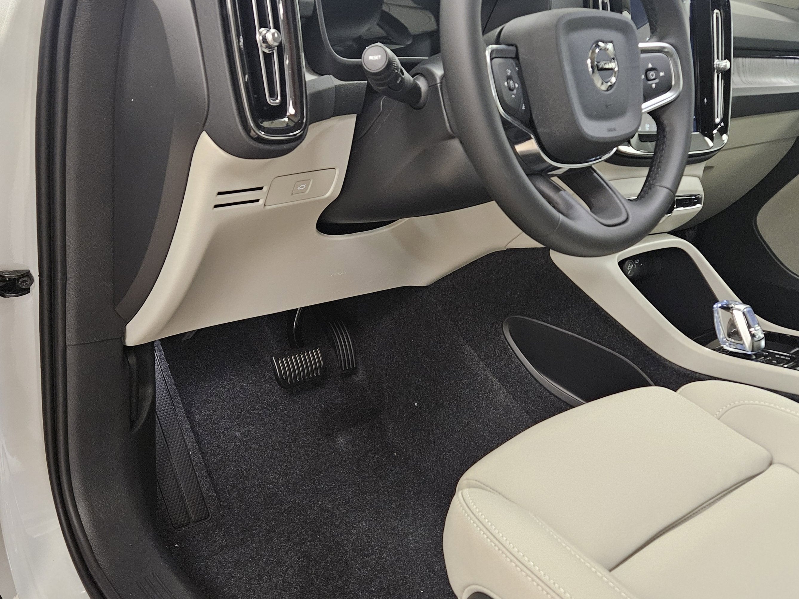 2026 Volvo XC40 Plus