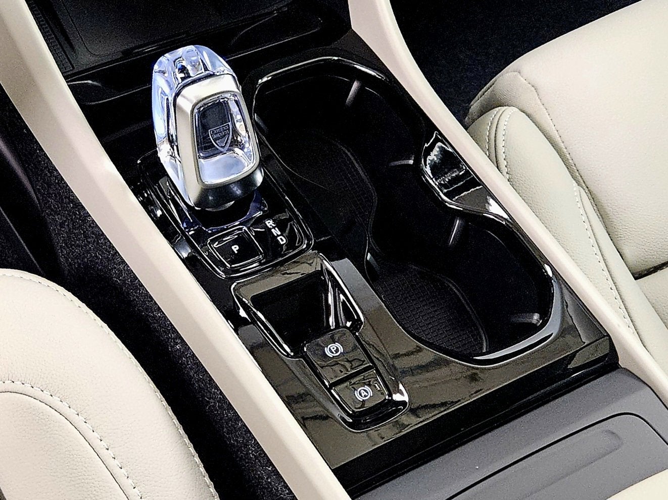 2026 Volvo XC40 Plus