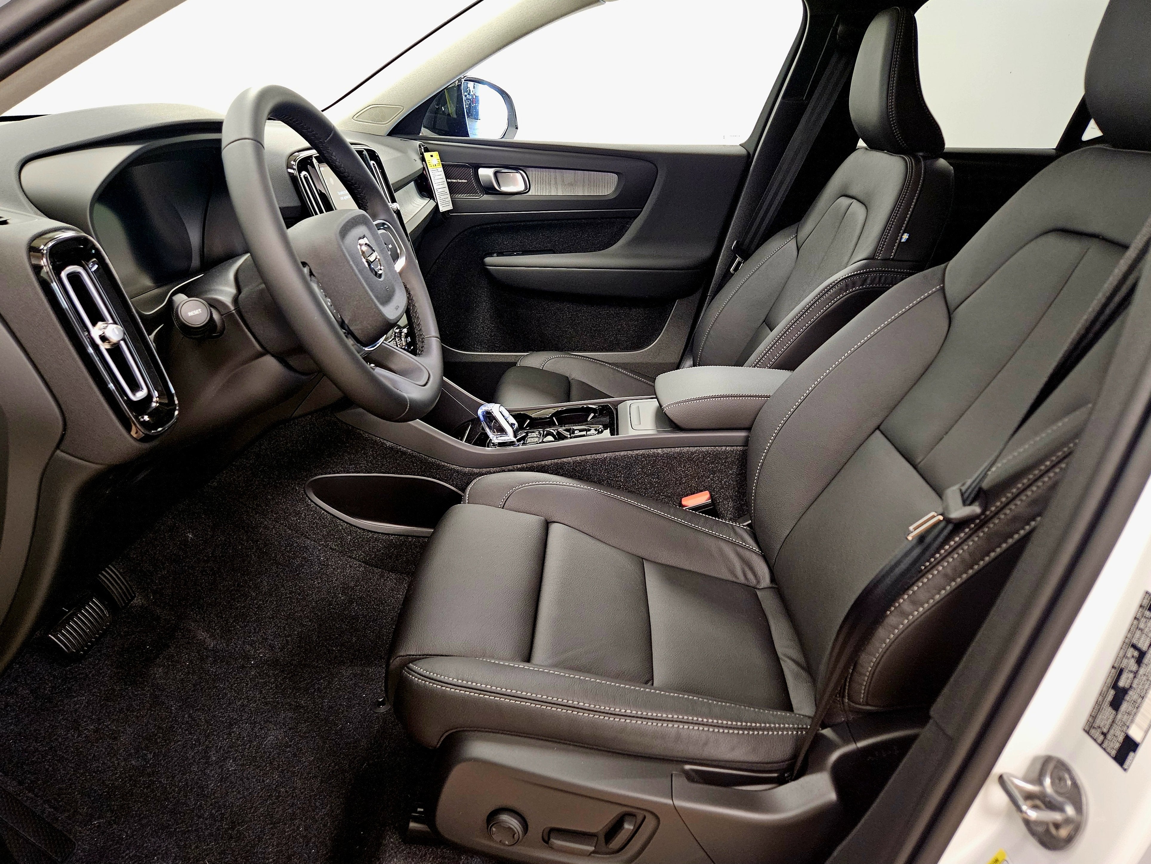 2026 Volvo XC40 Plus