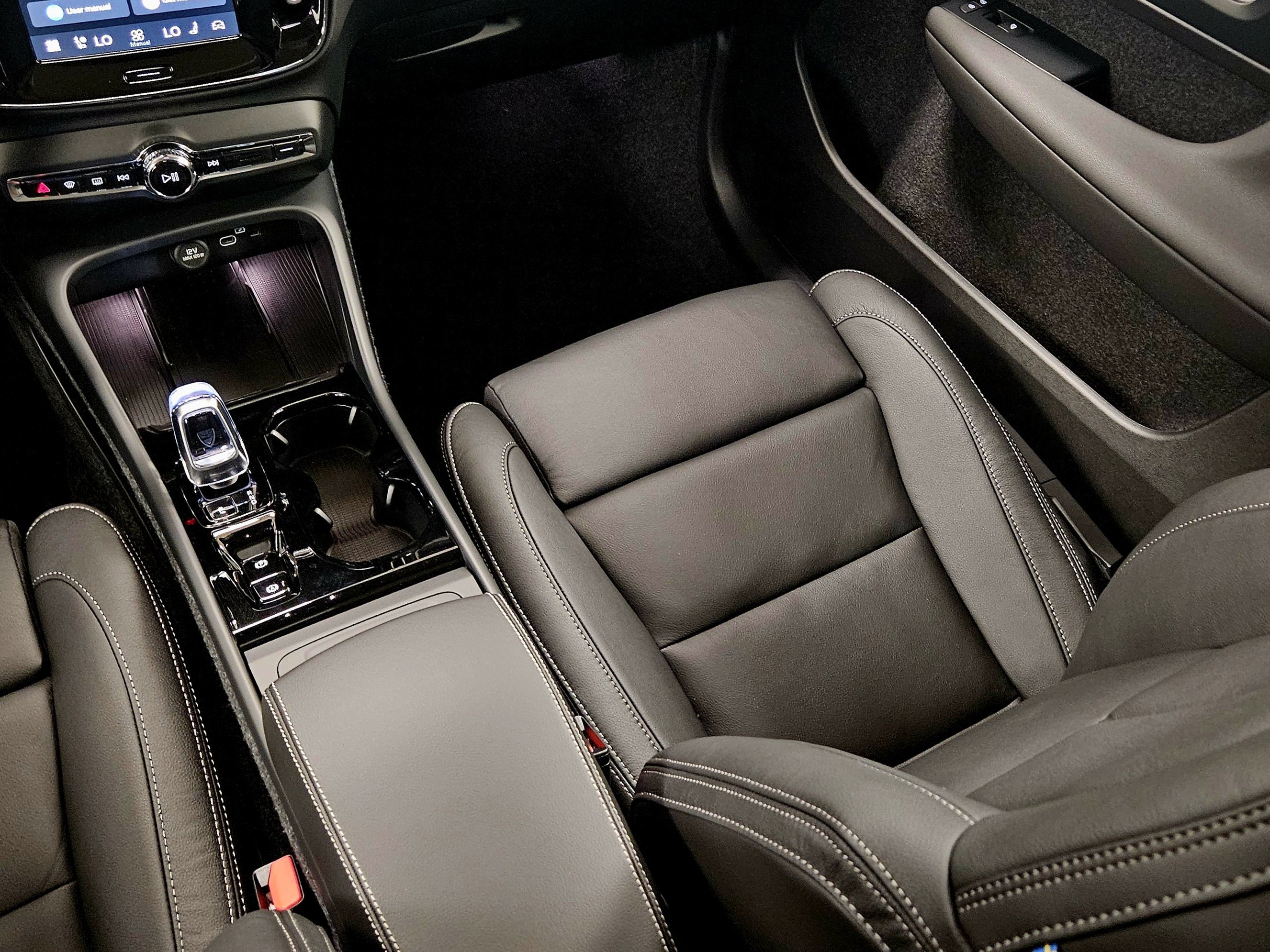 2026 Volvo XC40 Plus