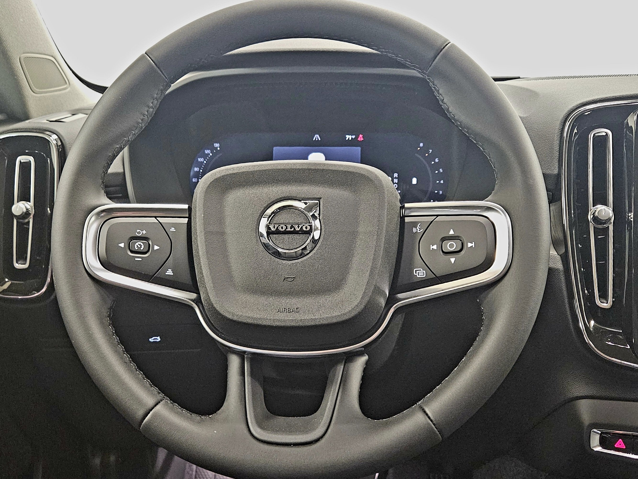 2026 Volvo XC40 Plus