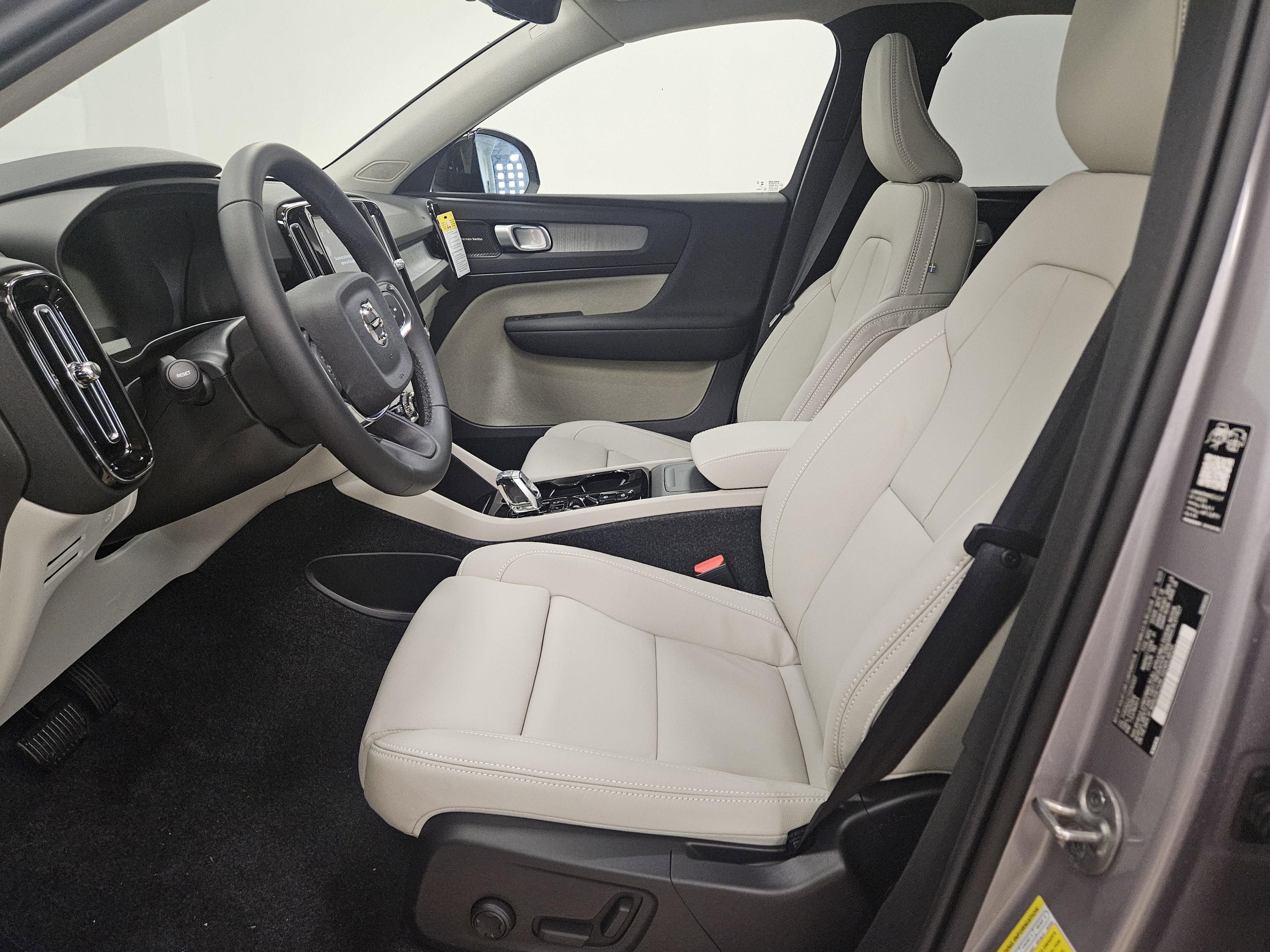 2026 Volvo XC40 Plus