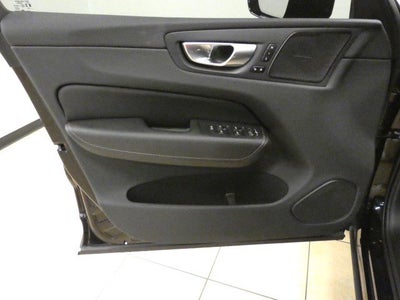 2023 Volvo XC60 Ultimate Dark Theme