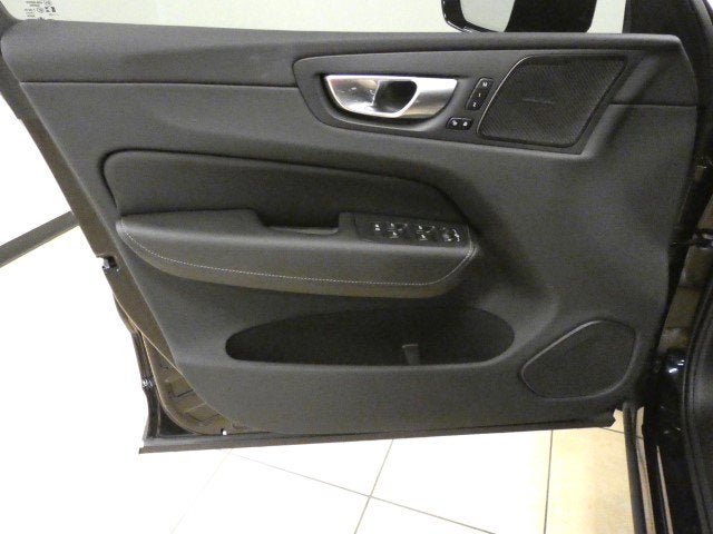 2023 Volvo XC60 Ultimate Dark Theme