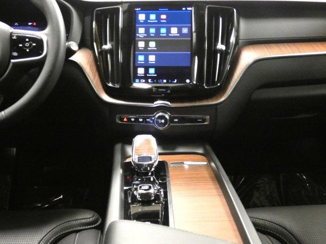 2023 Volvo XC60 Ultimate Dark Theme