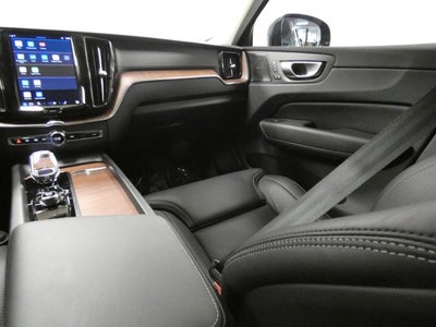 2023 Volvo XC60 Ultimate Dark Theme