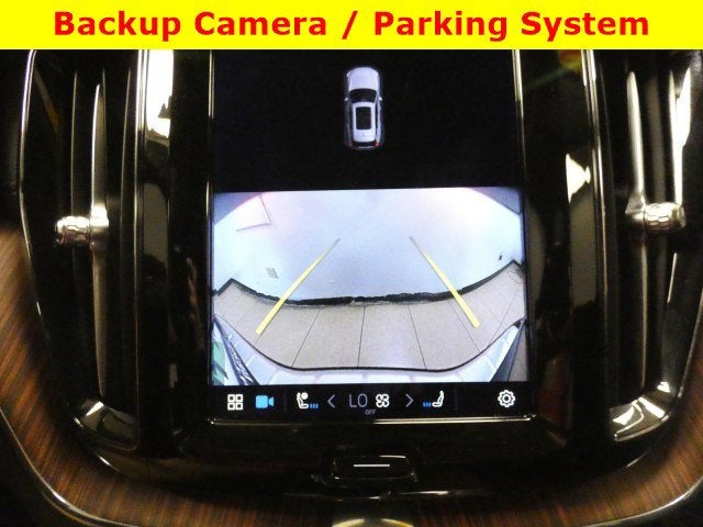 2023 Volvo XC60 Ultimate Dark Theme