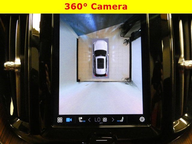 2023 Volvo XC60 Ultimate Dark Theme