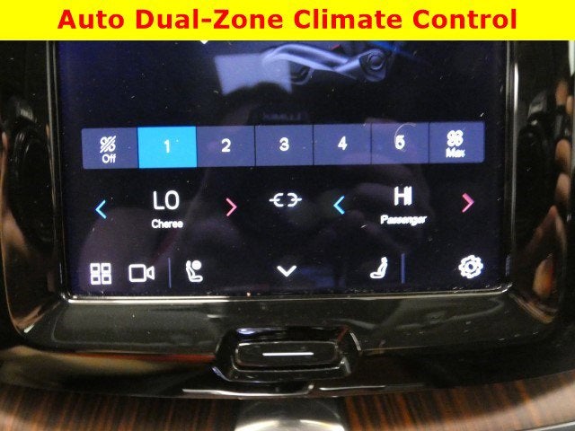 2023 Volvo XC60 Ultimate Dark Theme