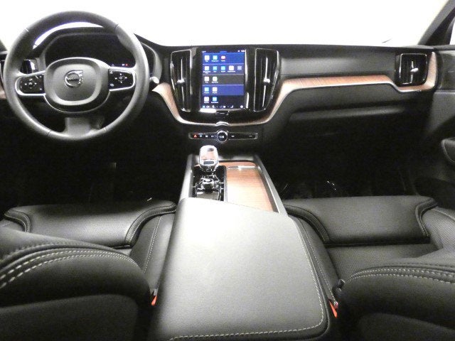 2023 Volvo XC60 Ultimate Dark Theme