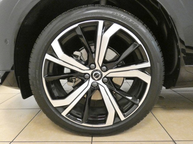 2023 Volvo XC60 Ultimate Dark Theme