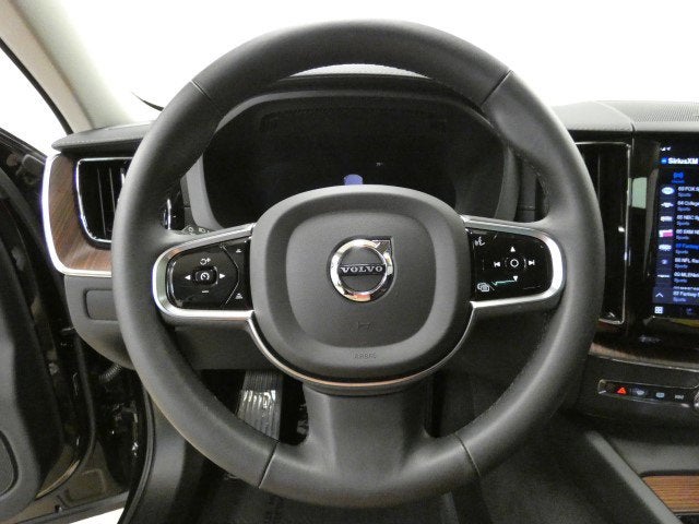 2023 Volvo XC60 Ultimate Dark Theme