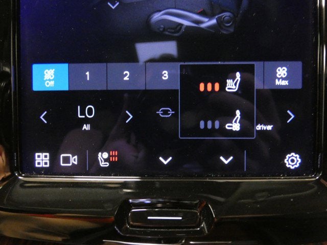 2023 Volvo XC60 Ultimate Dark Theme