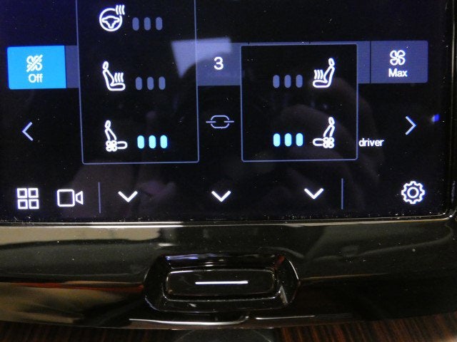 2023 Volvo XC60 Ultimate Dark Theme