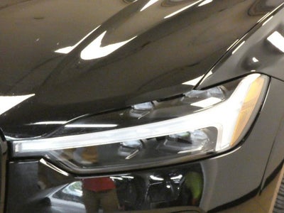 2023 Volvo XC60 Ultimate Dark Theme