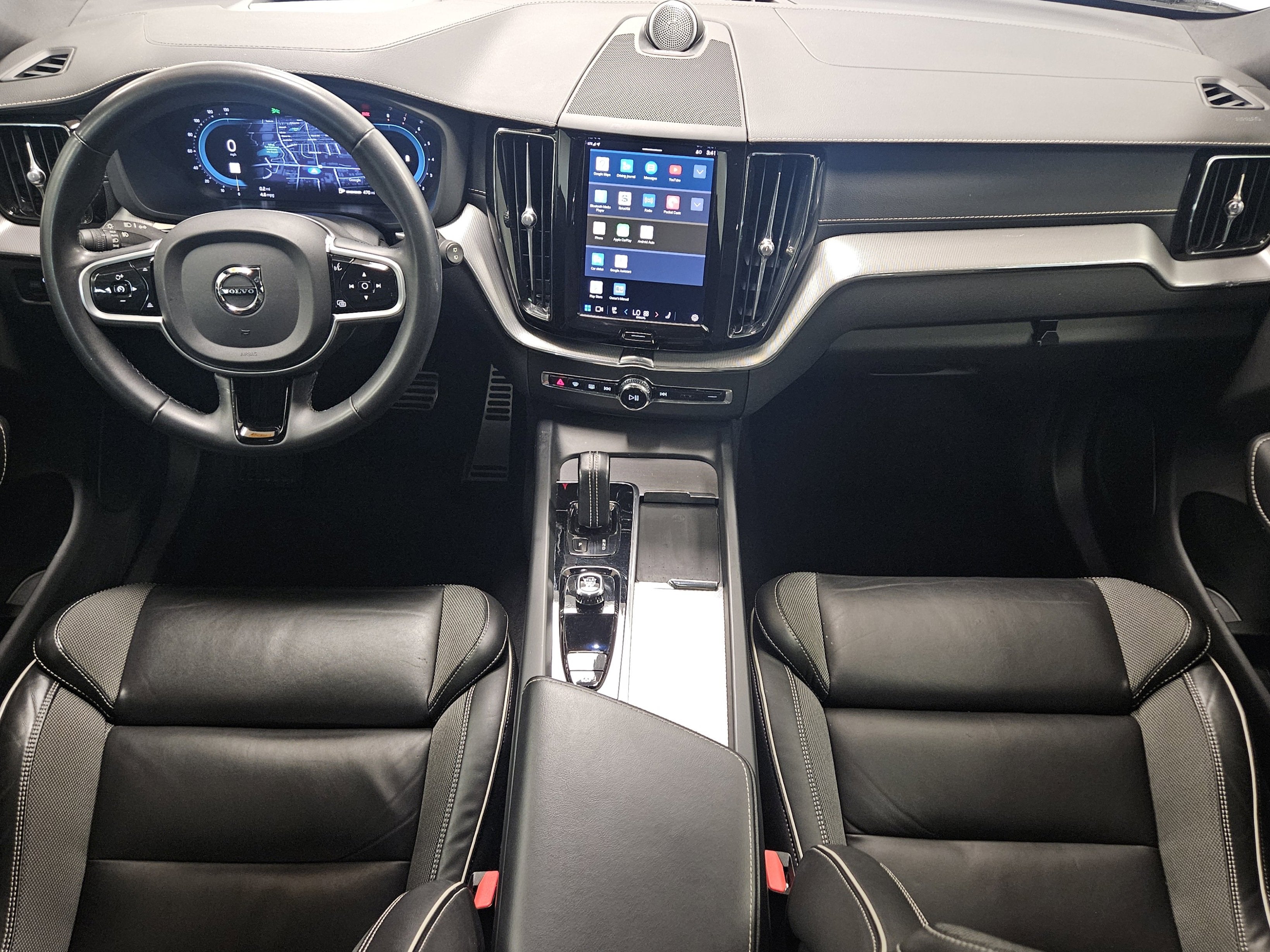 2022 Volvo XC60 R-Design