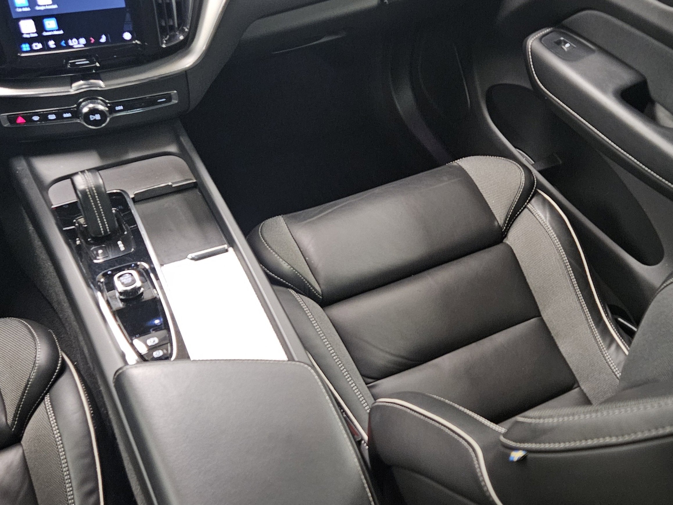 2022 Volvo XC60 R-Design