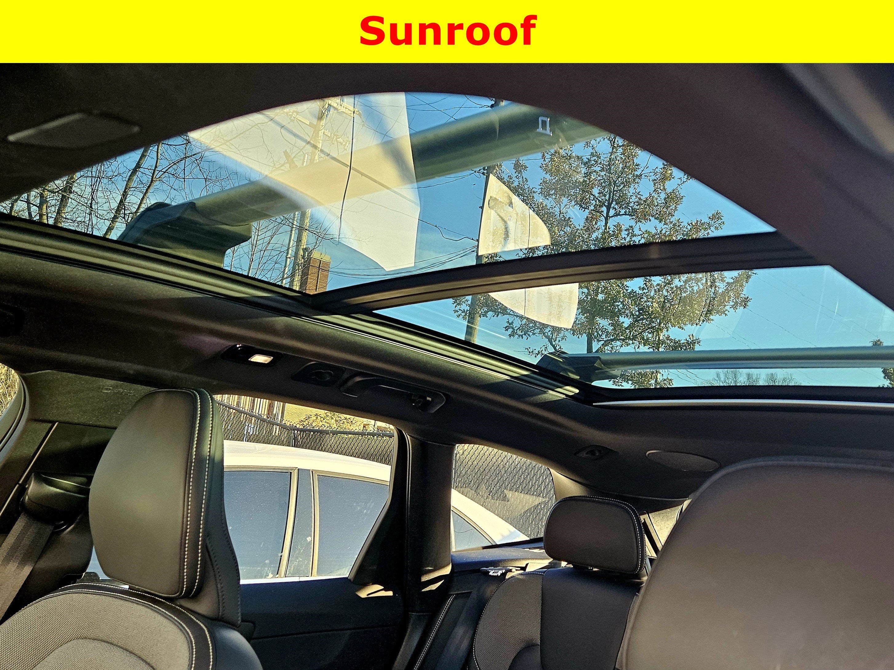 2022 Volvo XC60 R-Design