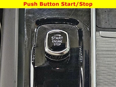 2022 Volvo XC60 R-Design