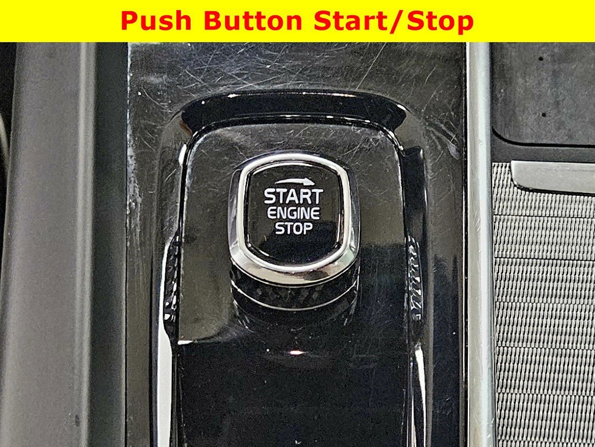 2022 Volvo XC60 R-Design