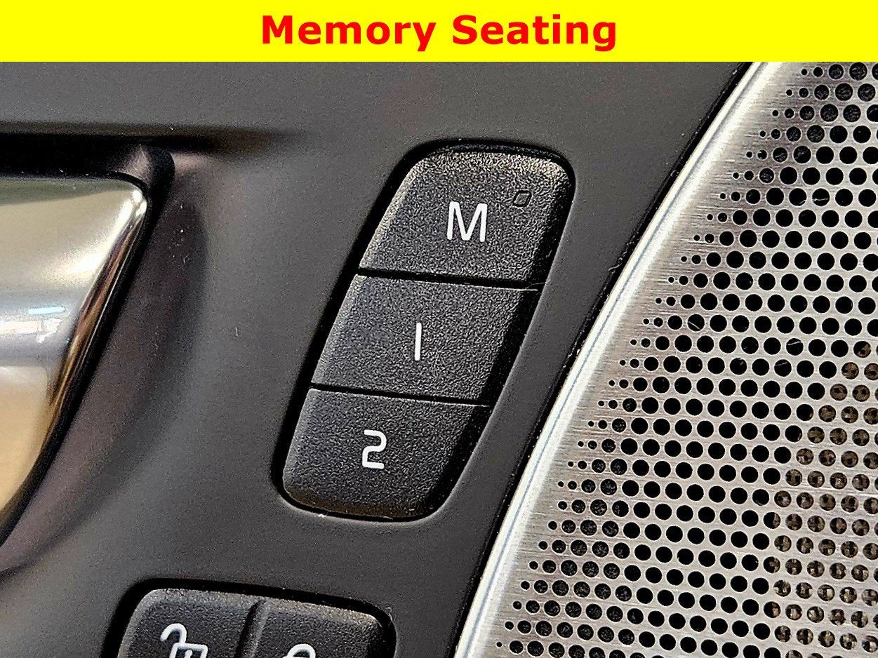 2022 Volvo XC60 R-Design