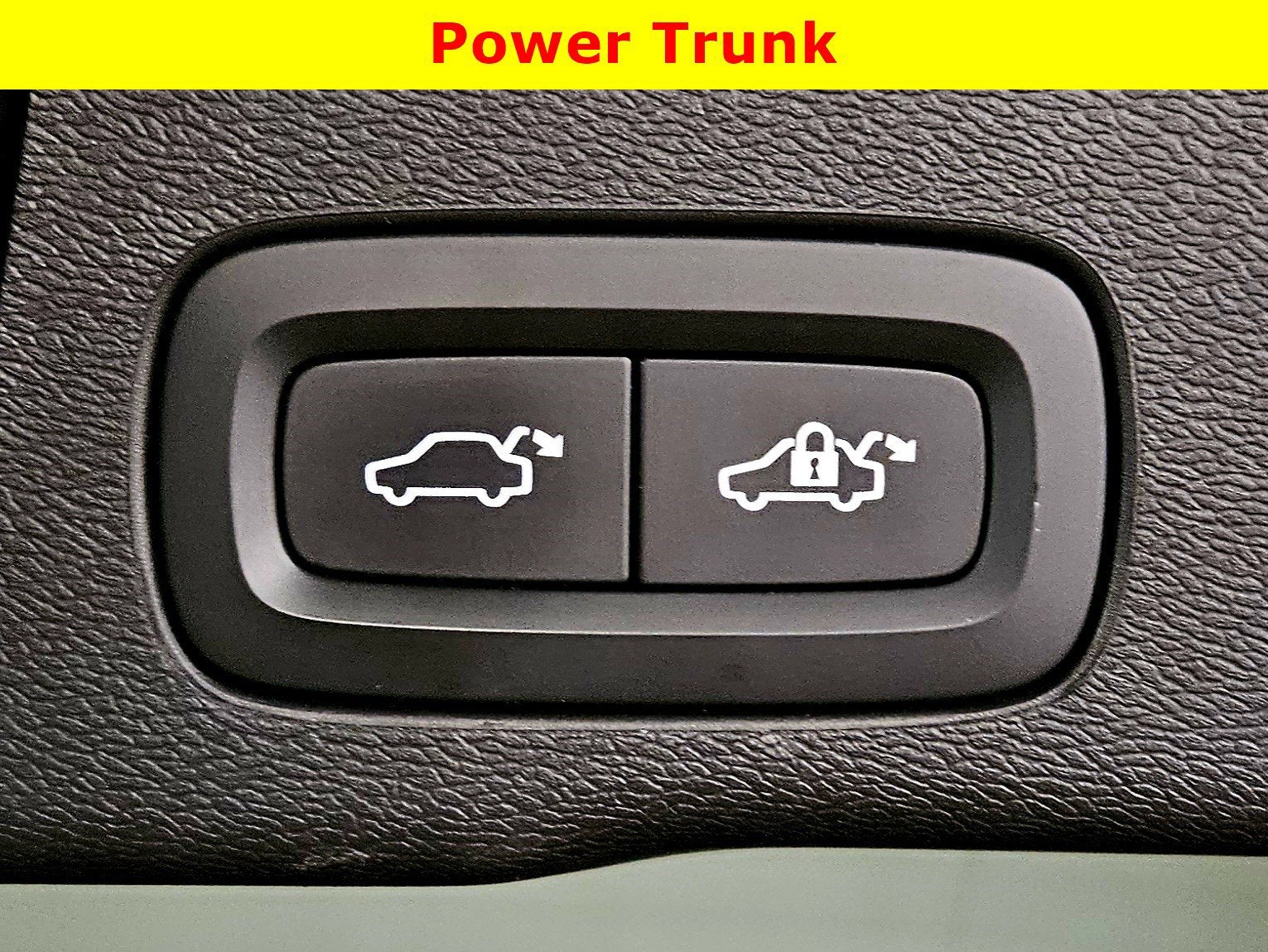 2022 Volvo XC60 R-Design