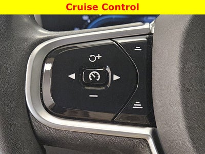 2022 Volvo XC60 R-Design