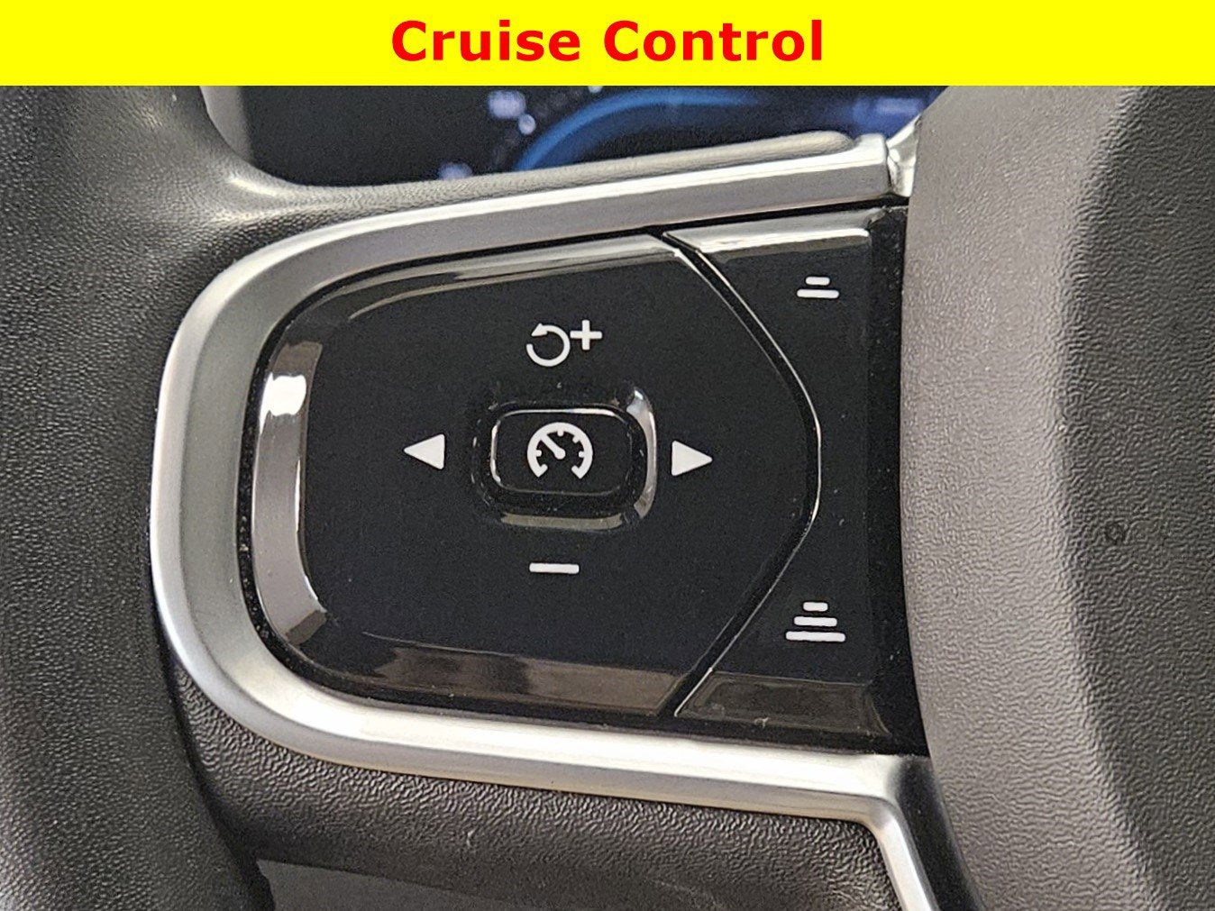 2022 Volvo XC60 R-Design