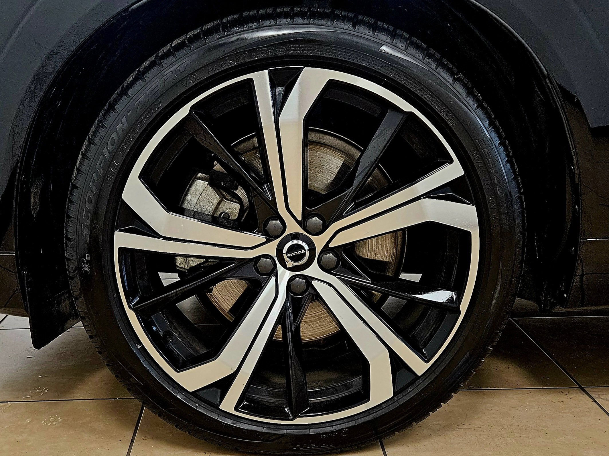 2022 Volvo XC60 R-Design