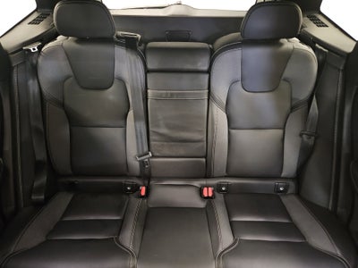 2022 Volvo XC60 R-Design