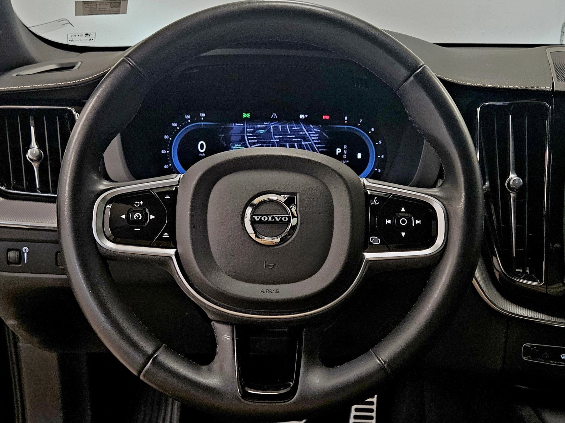 2022 Volvo XC60 R-Design