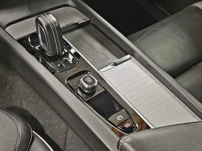 2022 Volvo XC60 R-Design